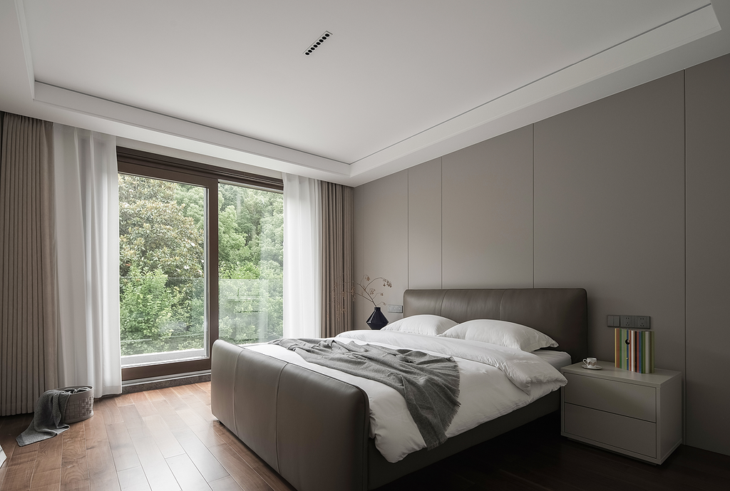 Era Plus King Bed