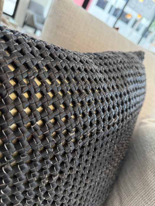 Tamurana Pillow 20”x20”
