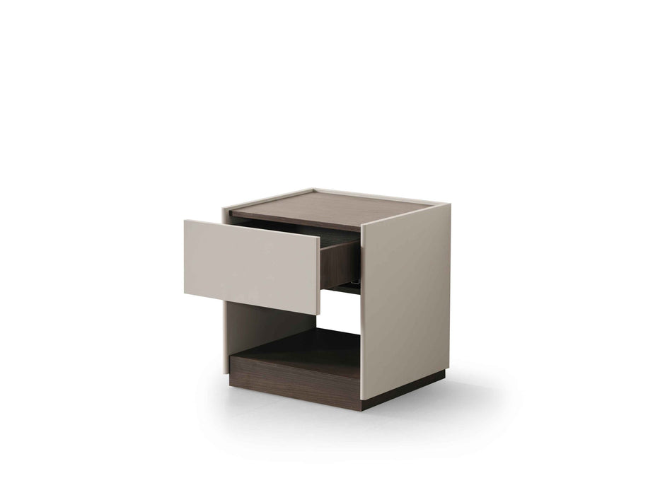 Ralf Night Stand