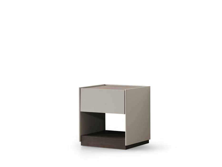 Ralf Night Stand