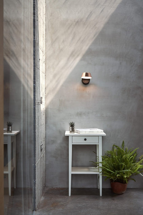 Pol Single Wall Lamp